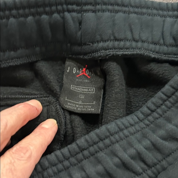 🔥JORDAN FULL OUTFIT.Black Hoodie with Red Emblem, pants with iconic logo 😉☄️☄️ - Picture 5 of 12